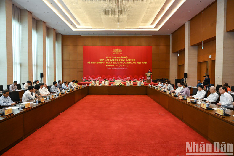 [In Picture] NA Chairman meets with press agencies on Revolutionary Press Day ảnh 7