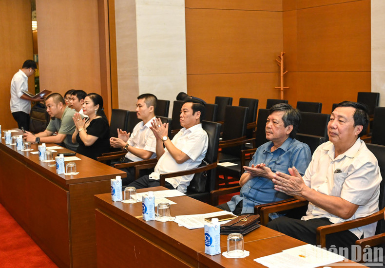 Leaders of press agencies and delegates attend the meeting.