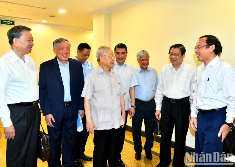 [In Pictures] General Secretary Nguyen Phu Trong chairs a conference on local anti-corruption ảnh 2