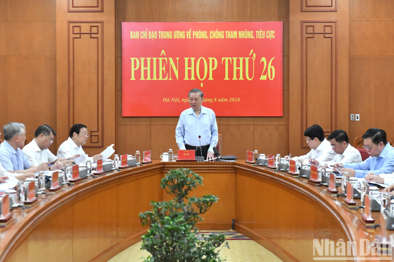 General Secretary and President To Lam deliver a speech at the meeting.