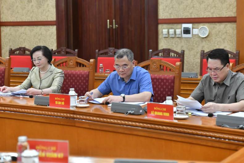 Sub-committee members attend the meeting. Sub-committee members attend the meeting.