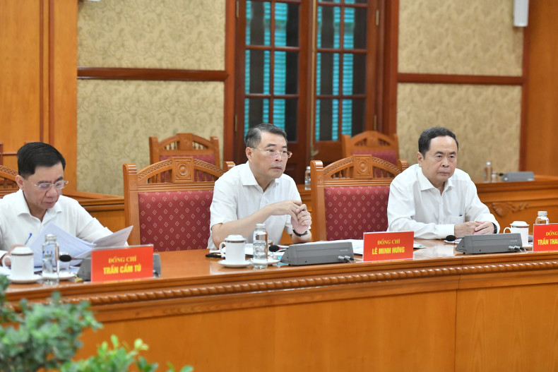 Party and State leaders and sub-committee members attend the meeting. Party and State leaders and sub-committee members attend the meeting.