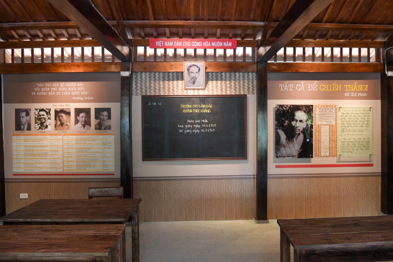 The first journalism class was recreated at the relic site.