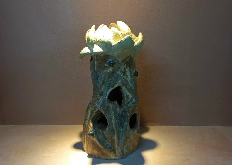 Lotus Lamp by artist Nguyen Thi Thu Trang (Hanoi).