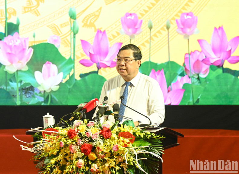 Secretary of Nam Dinh Provincial Party Committee Pham Gia Tuc speaks at the conference. Secretary of Nam Dinh Provincial Party Committee Pham Gia Tuc speaks at the conference.