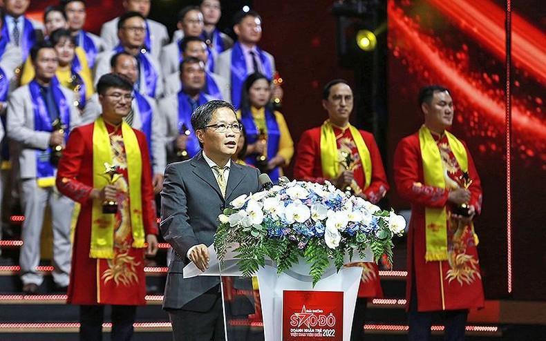 Politburo member Tran Tuan Anh speaks at the ceremony.