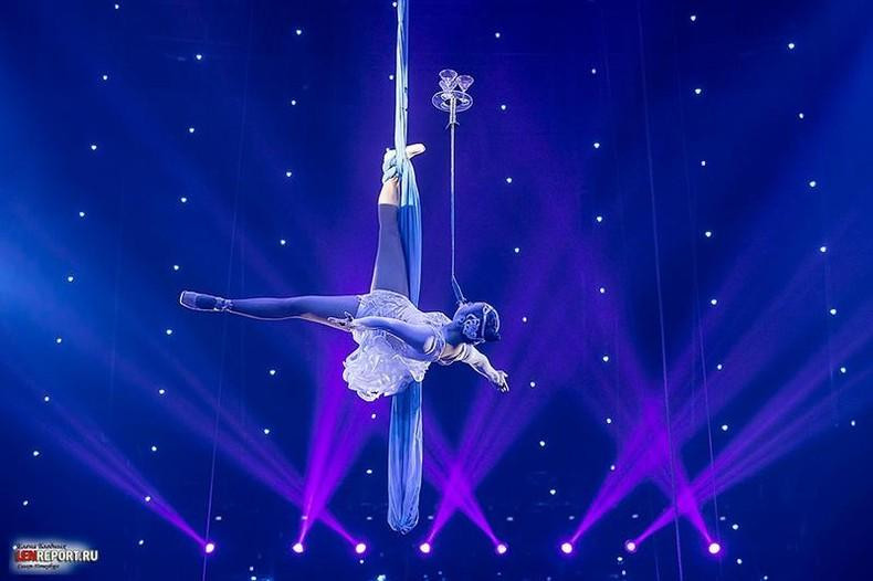 Artist Chu Khanh Huyen competed with a performance of "De Kiem Du Day Lua".