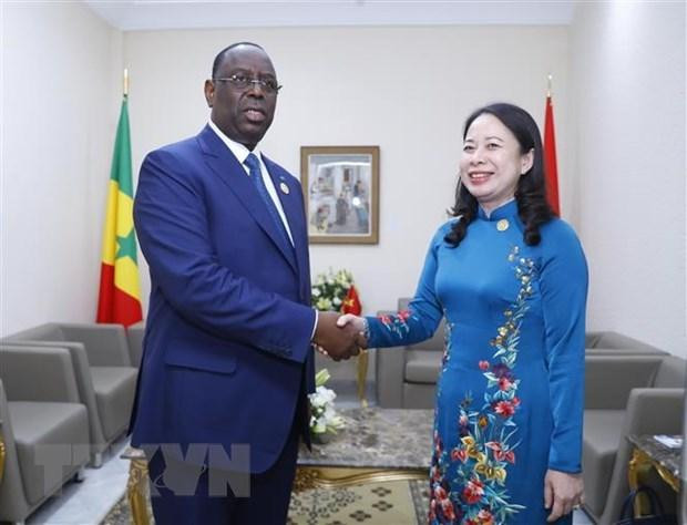 Vice President Vo Thi Anh Xuan (R) and Senegalese President Macky Sall (Photo: VNA) Vice President Vo Thi Anh Xuan (R) and Senegalese President Macky Sall (Photo: VNA)