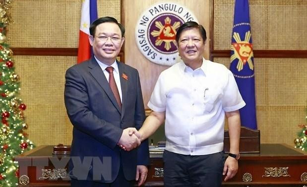 NA Chairman Vuong Dinh Hue meets Philippine President Ferdinand Romualdez Marcos in Manila on November 23. (Photo: VNA)