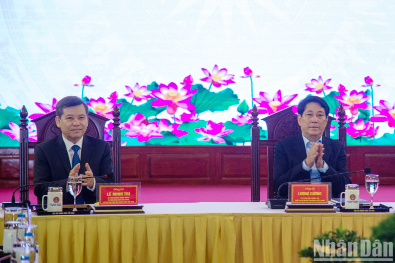 President Luong Cuong and Chief Justice of the Supreme People's Court Le Minh Tri at the working session on the morning of December 2. President Luong Cuong and Chief Justice of the Supreme People's Court Le Minh Tri at the working session on the morning of December 2.