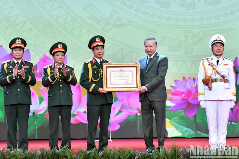 General Secretary To Lam presenting the Ho Chi Minh Medal to the Vietnam People's Army. General Secretary To Lam presenting the Ho Chi Minh Medal to the Vietnam People's Army.