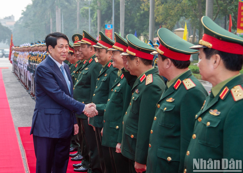 President Luong Cuong with leaders of the Central Military Commission and the Ministry of National Defence.