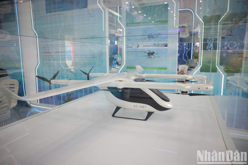 A model of unmanned aerial vehicle displayed by CT Group at the Exhibition. A model of unmanned aerial vehicle displayed by CT Group at the Exhibition.