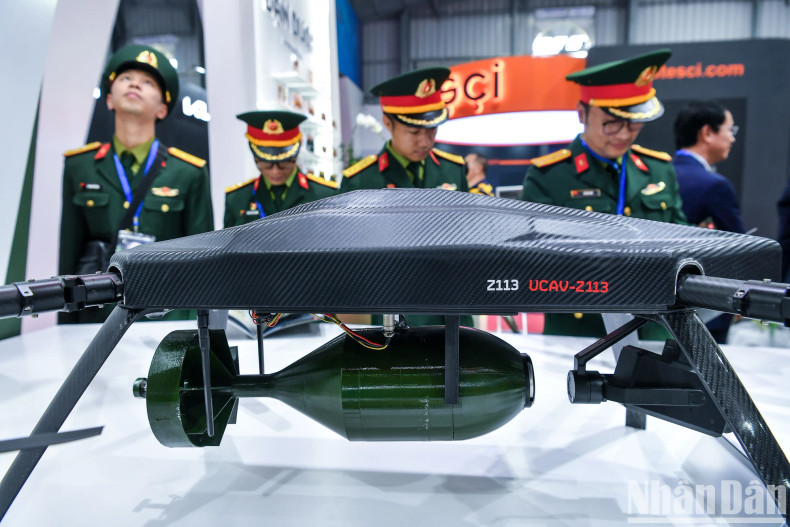 The Z113 UAV manufactured by Factory Z113 (General Department of Defence Industry), especially prominent with many effective features for supporting firefighting and rescue work. The Z113 UAV manufactured by Factory Z113 (General Department of Defence Industry), especially prominent with many effective features for supporting firefighting and rescue work.