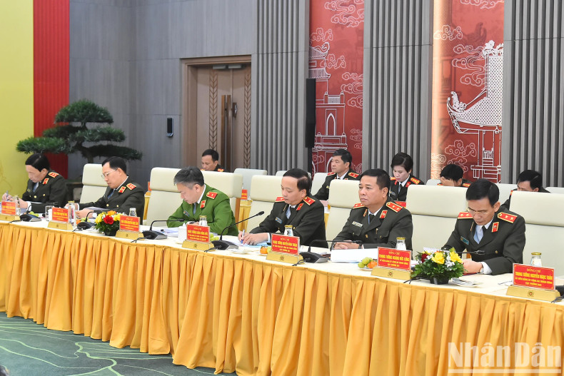 Leaders of the Ministry of Public Security attending the working session.
