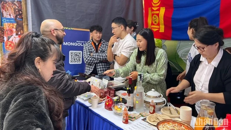 The Embassy of Mongolia in Vietnam introduces 3 dishes and drinks that represent the history and nomadic spirit of the people on the vast steppes.