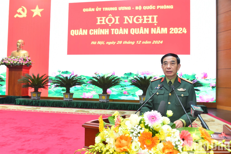 Minister of National Defence Phan Van Giang delivers the opening speech at the 2024 National Military-Political Conference.