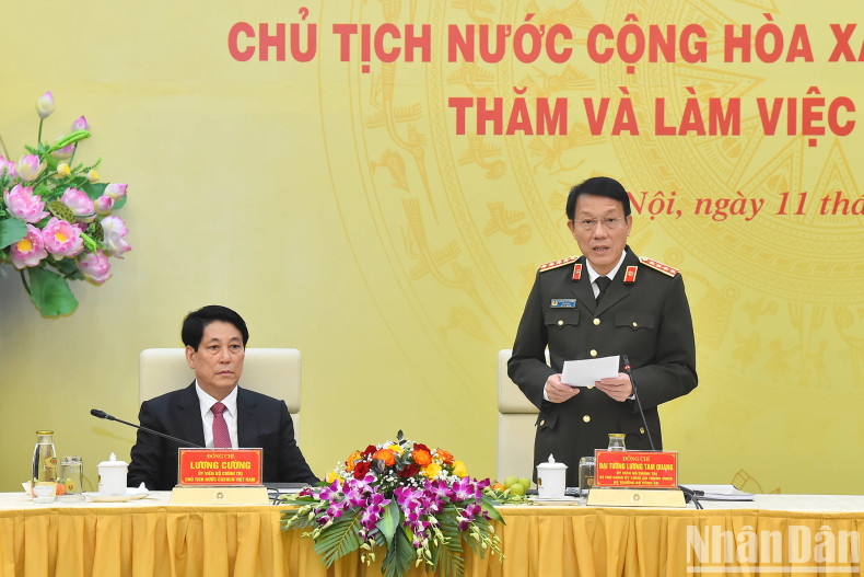 Minister of Public Security Luong Tam Quang speaks at the working session.