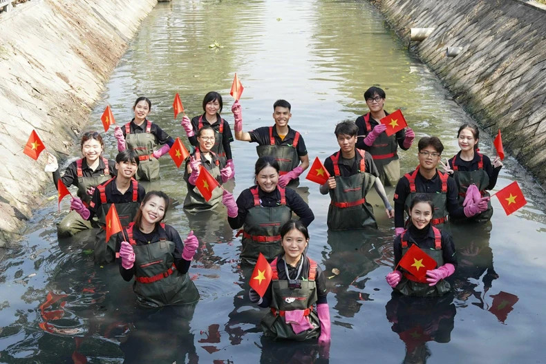A canal cleaned by volunteers. A canal cleaned by volunteers.