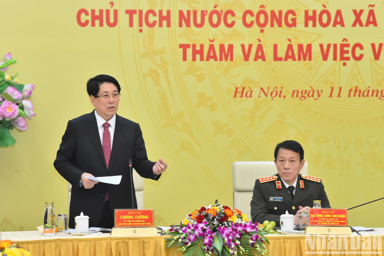 President Luong Cuong gives instructions at the working session with the Ministry of Public Security.