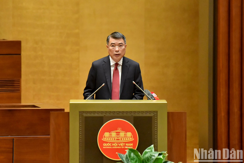 Le Minh Hung, Politburo member, Secretary of the Party Central Committee, head of its Commission for Organisation, conveys the main and key contents in the implementation of the summary of Resolution No. 18-NQ/TW of the 12th Party Central Committee.