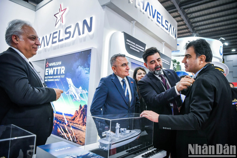 Furthermore, the exhibition contributes to strengthening international cooperation in defence industry; diversifying cooperation channels for purchasing, receiving, and transferring technology to produce technical equipment and logistics equipment to meet the requirements of armed forces; studying the development trends of weapons and technical equipment in the world to propose, select, purchase, produce, and improve weapons and equipment for the army; promoting and propagating the capacity, technological potential, and weapons and equipment produced by Vietnam's defence industry to international friends and domestic people; and seeking opportunities to export defence industry products. Furthermore, the exhibition contributes to strengthening international cooperation in defence industry; diversifying cooperation channels for purchasing, receiving, and transferring technology to produce technical equipment and logistics equipment to meet the requirements of armed forces; studying the development trends of weapons and technical equipment in the world to propose, select, purchase, produce, and improve weapons and equipment for the army; promoting and propagating the capacity, technological potential, and weapons and equipment produced by Vietnam's defence industry to international friends and domestic people; and seeking opportunities to export defence industry products.