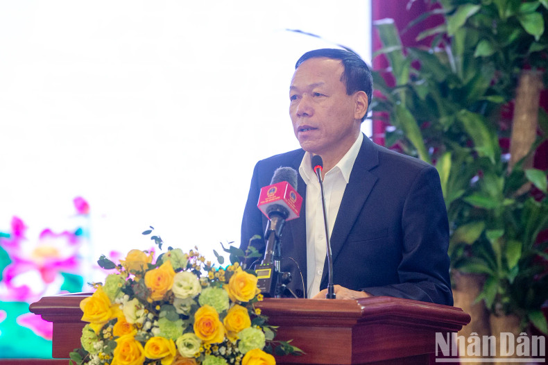 Permanent Deputy Chief Justice of the Supreme People's Court Nguyen Tri Tue presents a report at the working session. Permanent Deputy Chief Justice of the Supreme People's Court Nguyen Tri Tue presents a report at the working session.