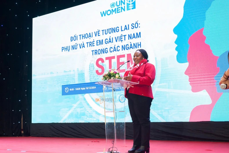Caroline Nyamayemombev, UN Women Representative in Vietnam, speaking at the Dialogue. Caroline Nyamayemombev, UN Women Representative in Vietnam, speaking at the Dialogue.