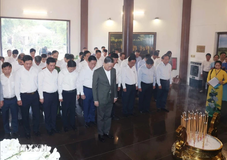General Secretary To Lam and delegates at the Nguyen Sinh Sac Memorial Site.