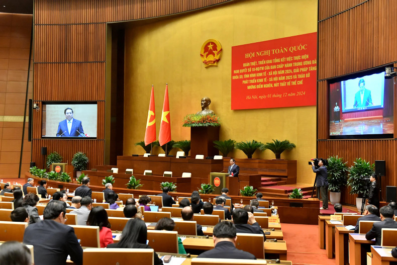 Pham Minh Chinh, Politburo member, Prime Minister delivered the topic "Socio-economic situation for the first 11 months of 2024, measures to accelerate socio-economic development in 2025".