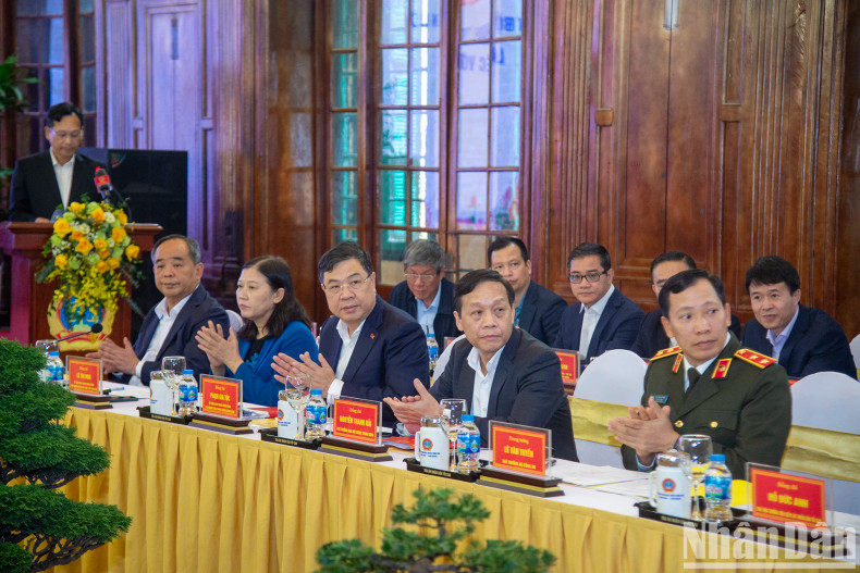 Delegates attending the working session. Delegates attending the working session.