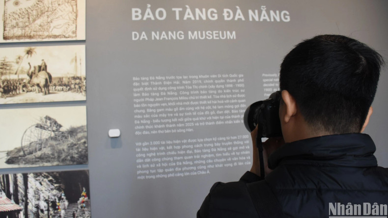 Visitors can follow the signs in each exhibition space at Da Nang Museum to have the most complete visual approach to history. (Photo: ANH DAO) Visitors can follow the signs in each exhibition space at Da Nang Museum to have the most complete visual approach to history. (Photo: ANH DAO)