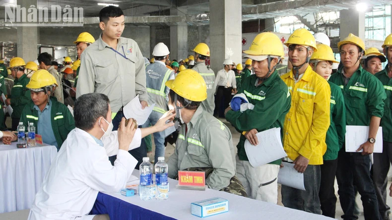 After the ceremony, workers received consultation and health check-ups. After the ceremony, workers received consultation and health check-ups.