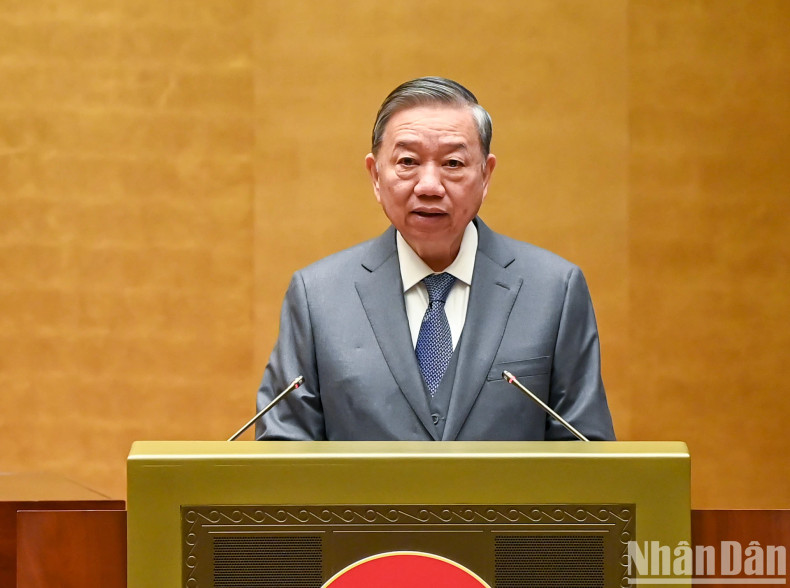 General Secretary To Lam, Head of the Central Steering Committee for Science, Technology, Innovation and Digital Transformation, delivers a speech at the conference.