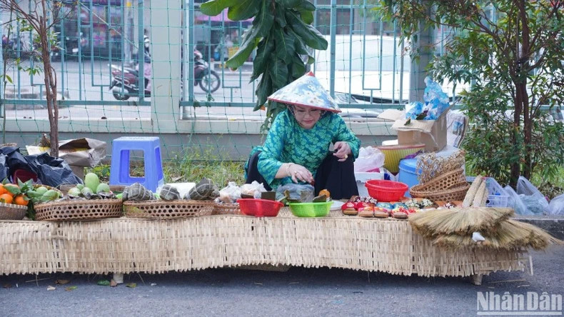 The organiser recreates a street food stall at the programme