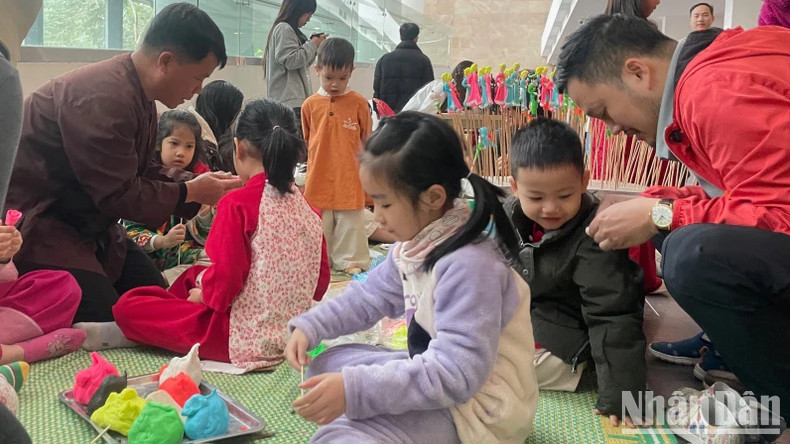 Children enthusiastically participate in games. Children enthusiastically participate in games.