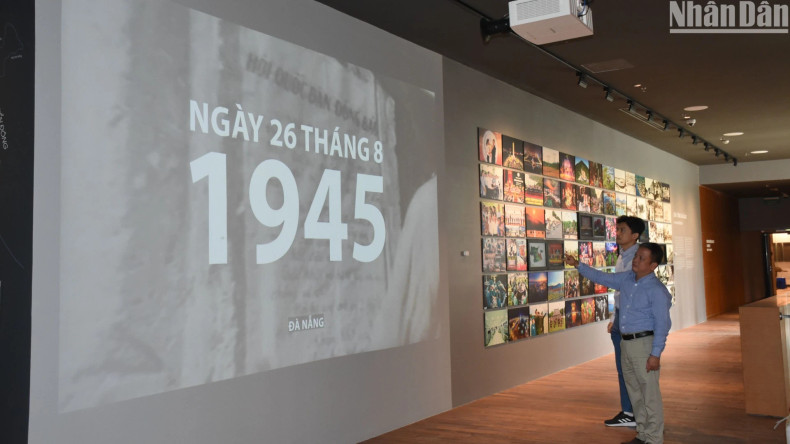 Automatic film projection system about Da Nang’s history. (Photo: ANH DAO) Automatic film projection system about Da Nang’s history. (Photo: ANH DAO)