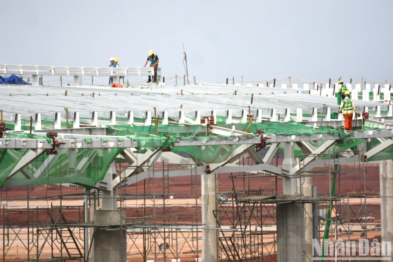 The processing and manufacturing of the glass wall support frame system is being carried out and is expected to be installed at the site by the end of December 2024. The processing and manufacturing of the glass wall support frame system is being carried out and is expected to be installed at the site by the end of December 2024.