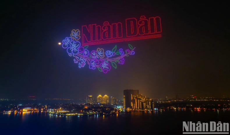 Coming to the Light Concert - Welcome the New Year 2025, the audience also witnessed the special Drone lighting performance of 2025 drones.