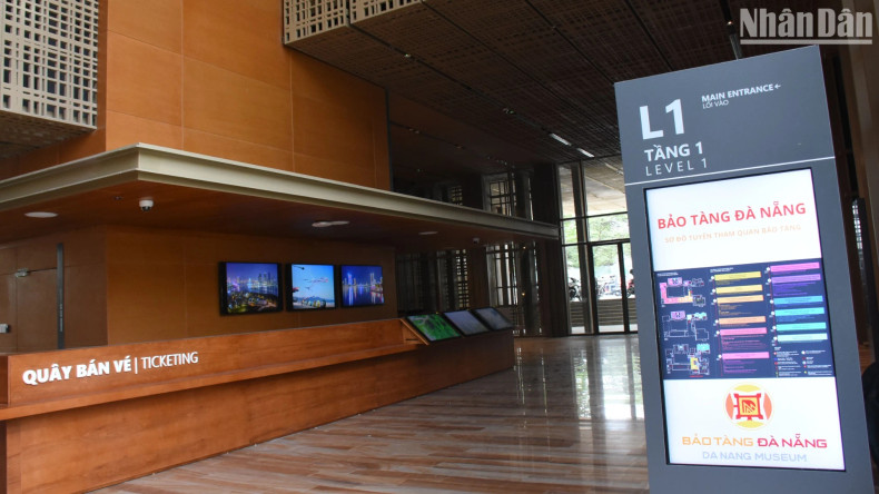 Lobby area 1 entering the museum visiting space with automatic LED board systems. (Photo: ANH DAO) Lobby area 1 entering the museum visiting space with automatic LED board systems. (Photo: ANH DAO)