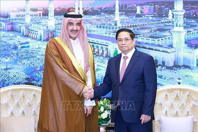 Prime Minister Pham Minh Chinh (right) and Sultan Al-Marshad, CEO of the Saudi Fund for Development, at their meeting on October 30 (Photo: VNA) Prime Minister Pham Minh Chinh (right) and Sultan Al-Marshad, CEO of the Saudi Fund for Development, at their meeting on October 30 (Photo: VNA)
