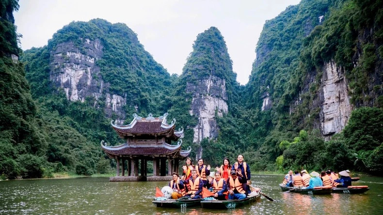 Previously, the delegation visited and experienced the Trang An eco-tourism area in Trang An Scenic Landscape Complex - the only cultural and natural heritage of Southeast Asia recognised by UNESCO as a World Heritage in 2014.