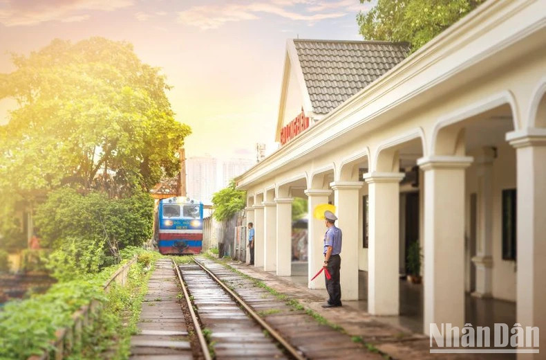 Train passing through Gia Lam station (Hanoi). Train passing through Gia Lam station (Hanoi).