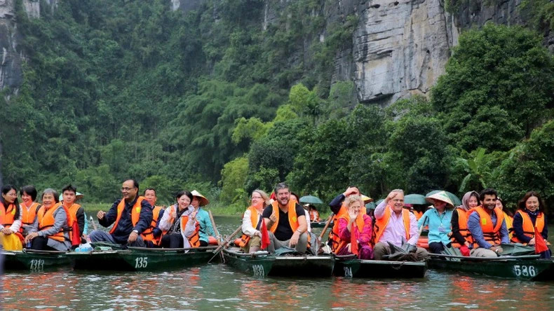 The delegation's tour programme is also a good opportunity for Ninh Binh to affirm and promote the image of tourism and the people of the ancient capital with a thousand years of history and culture to domestic and international friends. (Photo: Minh Duong)
