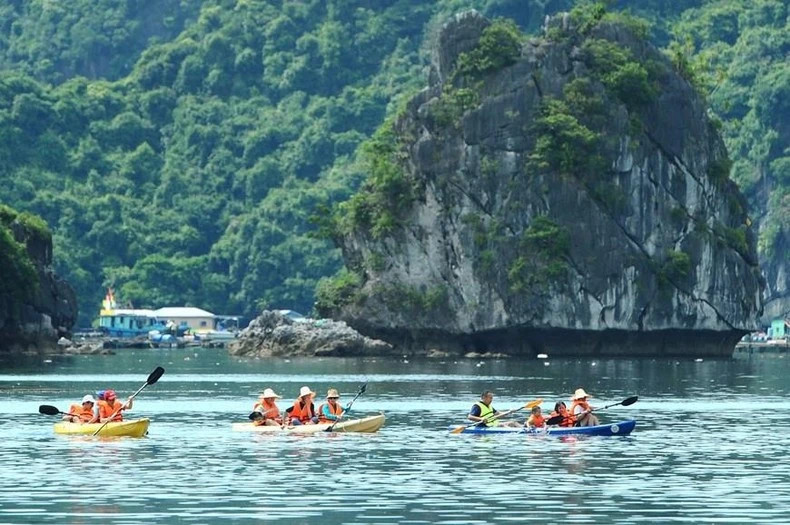 Cat Ba is a destination chosen by many domestic and foreign tourists. (Photo: VNA)