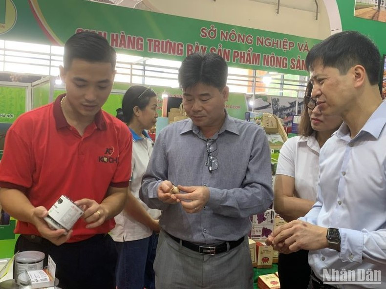 Vietnam should have a way to standardise both the technical and standard aspects of the product traceability solution. Vietnam should have a way to standardise both the technical and standard aspects of the product traceability solution.