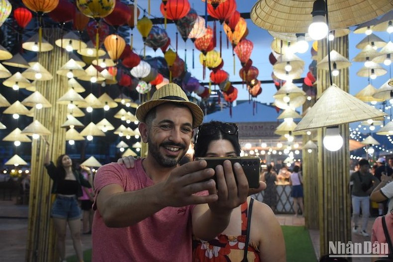 International tourists participate in the Da Nang Summer Festival 2023. (Photo: ANH DAO)