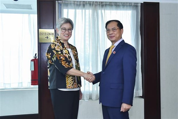 At a meeting with Australian Minister for Foreign Affairs Penny Wong (L) (Photo: VNA)