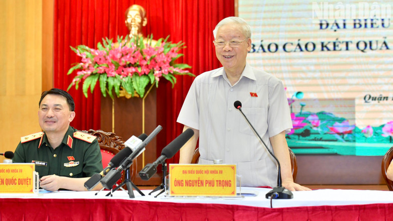 [In Pictures] Party General Secretary Nguyen Phu Trong meets voters in Hanoi ảnh 7