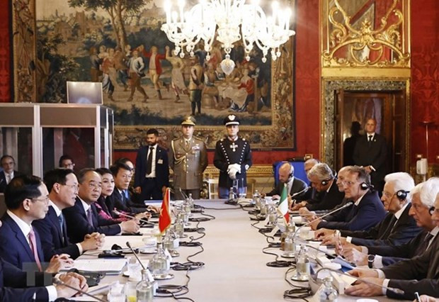 President Vo Van Thuong and Italian President Sergio Mattarella hold talks after a welcome ceremony. (Photo: VNA) President Vo Van Thuong and Italian President Sergio Mattarella hold talks after a welcome ceremony. (Photo: VNA)